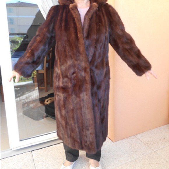 Mink coat - Picture 2 of 2
